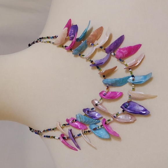 Multicolor Shell Necklace - Picture 4 of 10